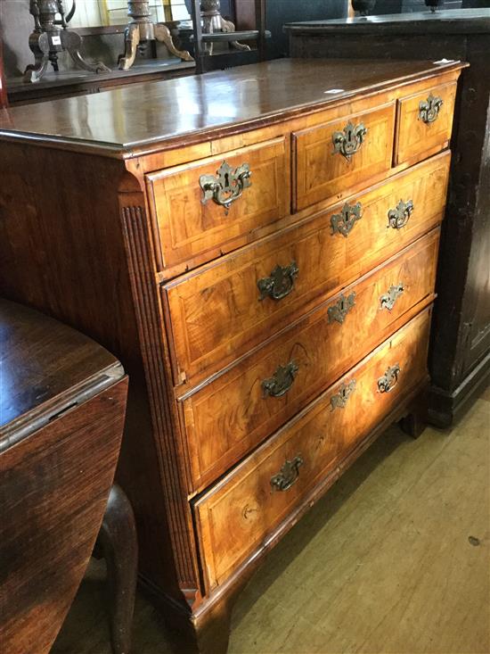 Georgian walnut chest of drawers